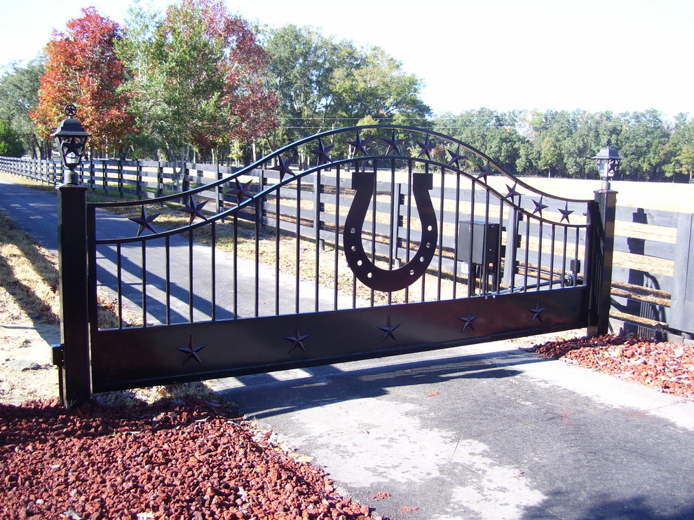 Stars and Horseshoe Driveway Gate